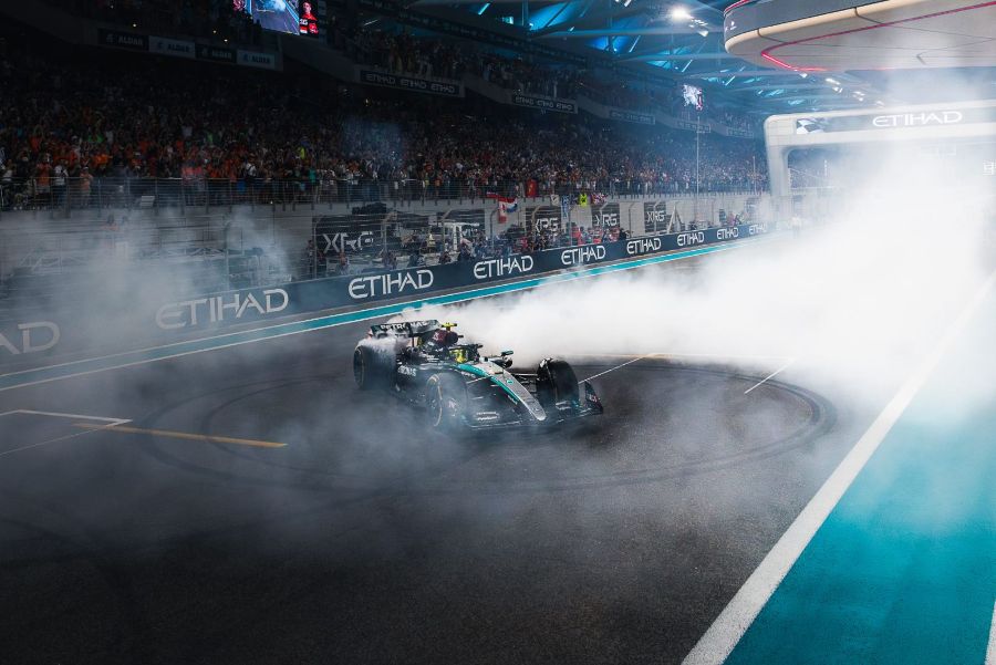 Grand Prix d'Abu Dhabi 2024, Yas Marina : Dimanche · Les donuts d’adieu de Hamilton