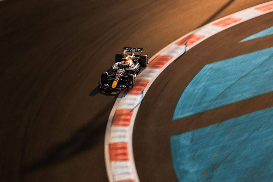 Grand Prix d'Abu Dhabi 2024, Yas Marina : Mardi · Essais · Red Bull vue d’en haut, lumière rasante