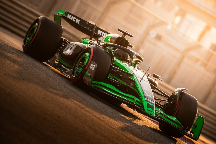 Grand Prix d'Abu Dhabi 2024, Yas Marina : Mardi · Essais · Sauber, soleil couchant