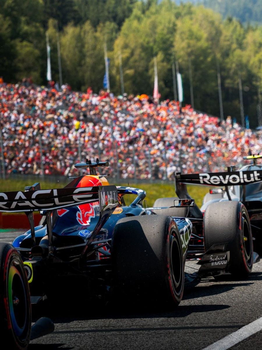 Grand Prix d'Autriche 2026, Red Bull Ring : Samedi · Qualifications · Red Bull devant la tribune orange