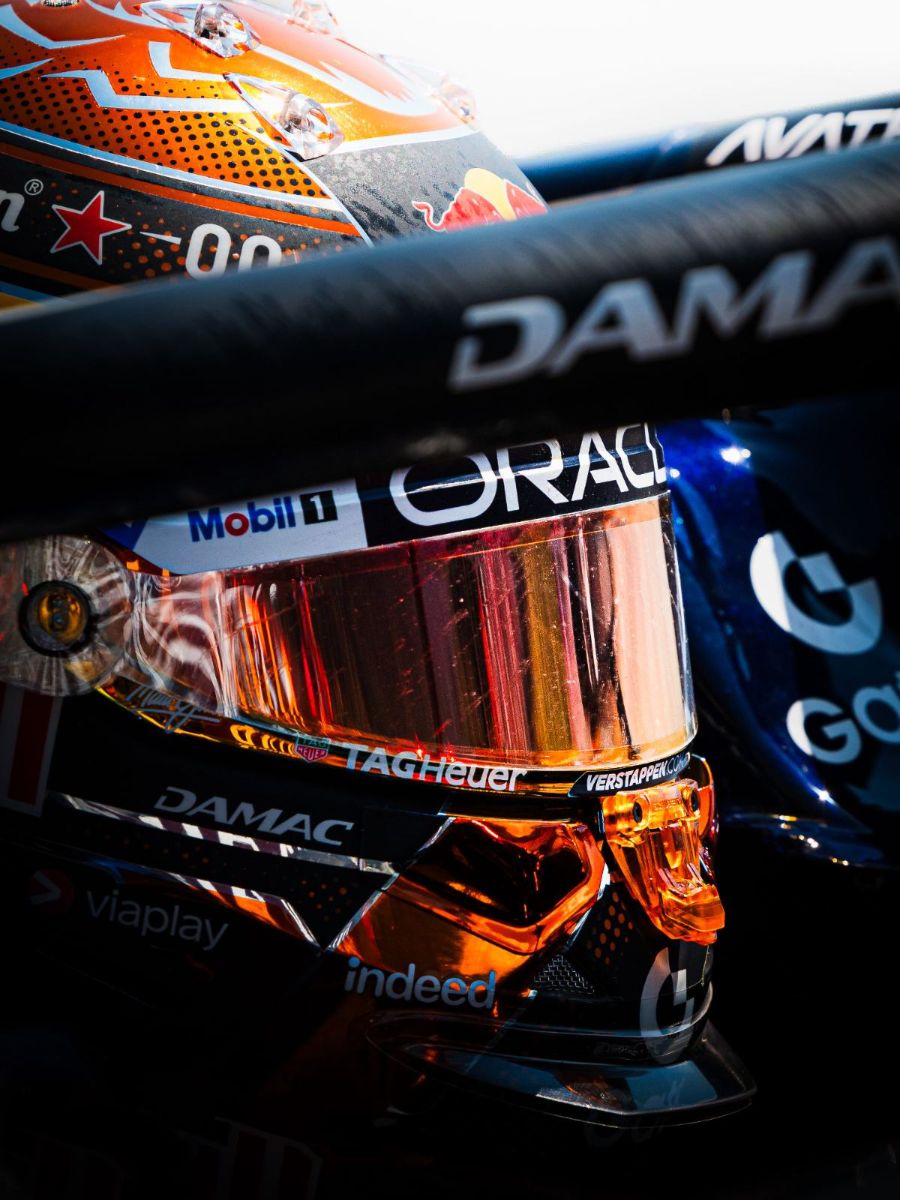 Grand Prix d'Autriche 2026, Red Bull Ring : Dimanche · Grille · Verstappen, casque posé, regard ailleurs