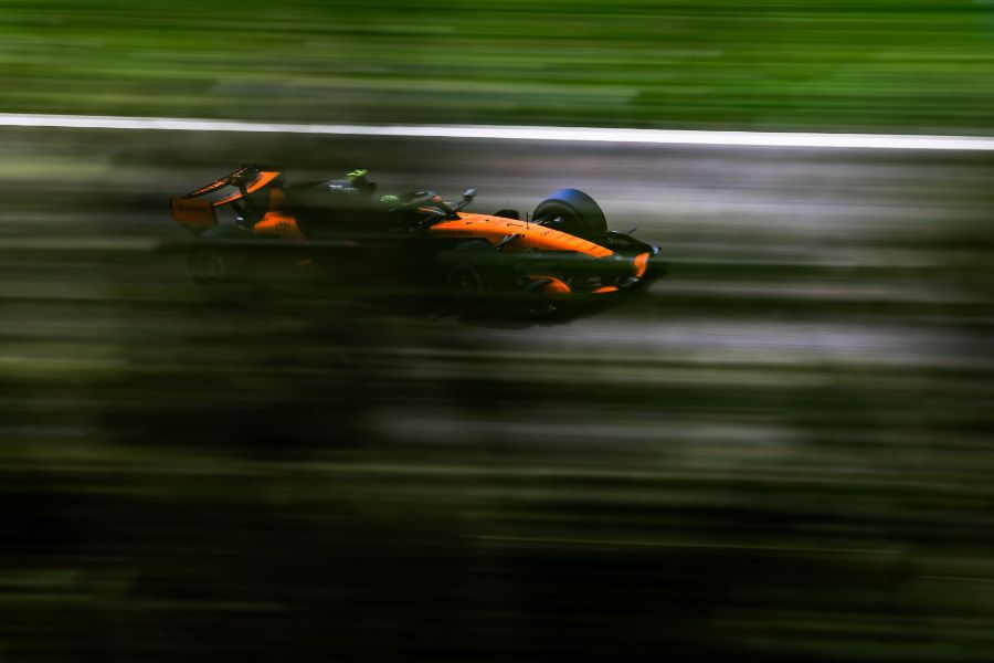 Essais de pré-saison 2026, Bahreïn : Jour 1 · Filé McLaren, le vert pour seul fond