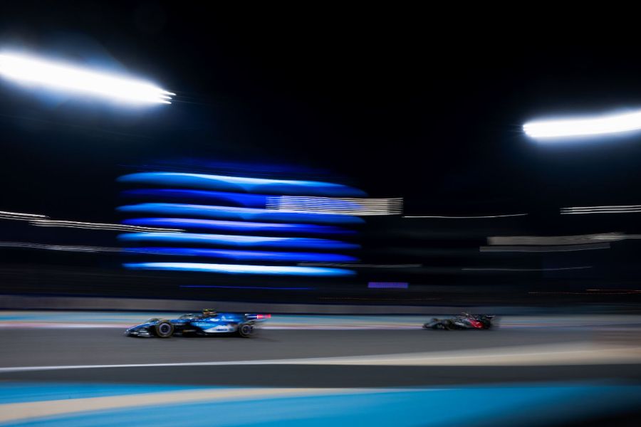 Essais de pré-saison 2026, Bahreïn : Jour 3 · Nuit · Deux voitures sous les projecteurs