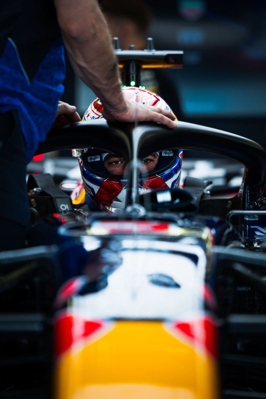 Essais de pré-saison 2026, Bahreïn : Jour 2 · Red Bull, la main du mécanicien sur le halo
