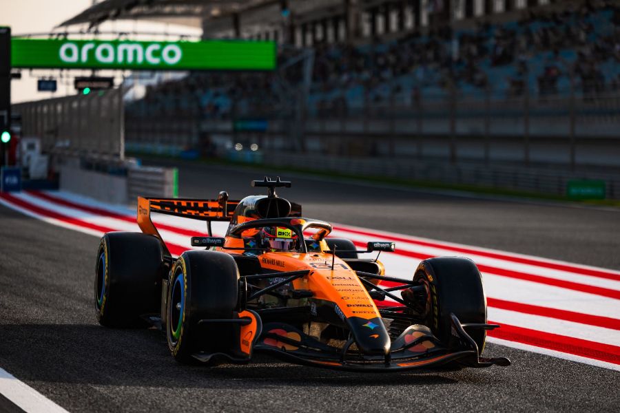 Essais de pré-saison 2026, Bahreïn : Jour 1 · McLaren dans l’enfilade des vibreurs