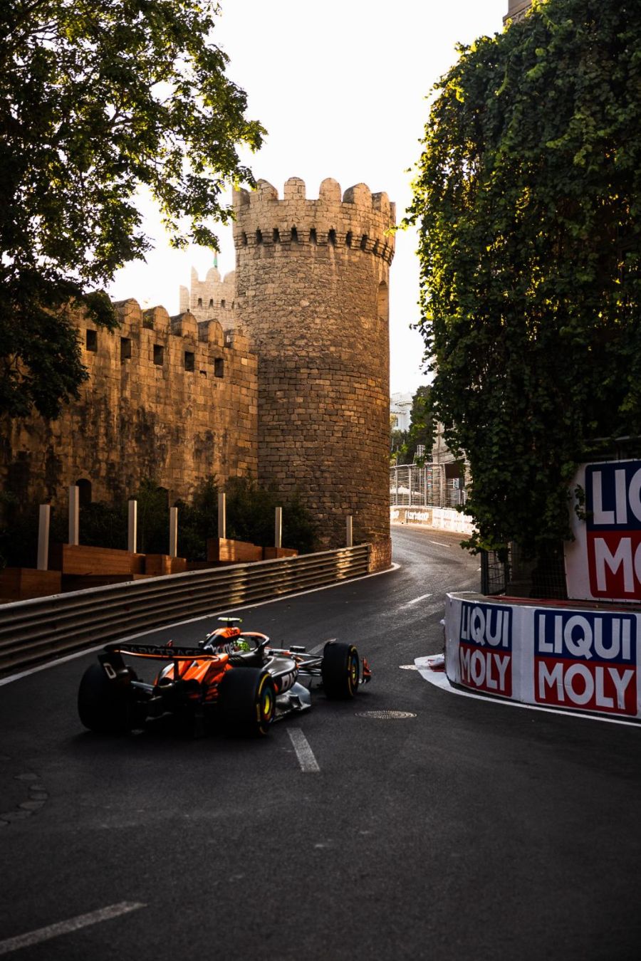 Grand Prix d'Azerbaïdjan 2024, Bakou : Vendredi · EL2 · Norris, entre les murs et les arbres