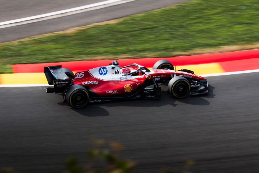 Grand Prix de Belgique 2026, Spa-Francorchamps : Vendredi · EL2 · Leclerc sur le vibreur, vu d’en haut