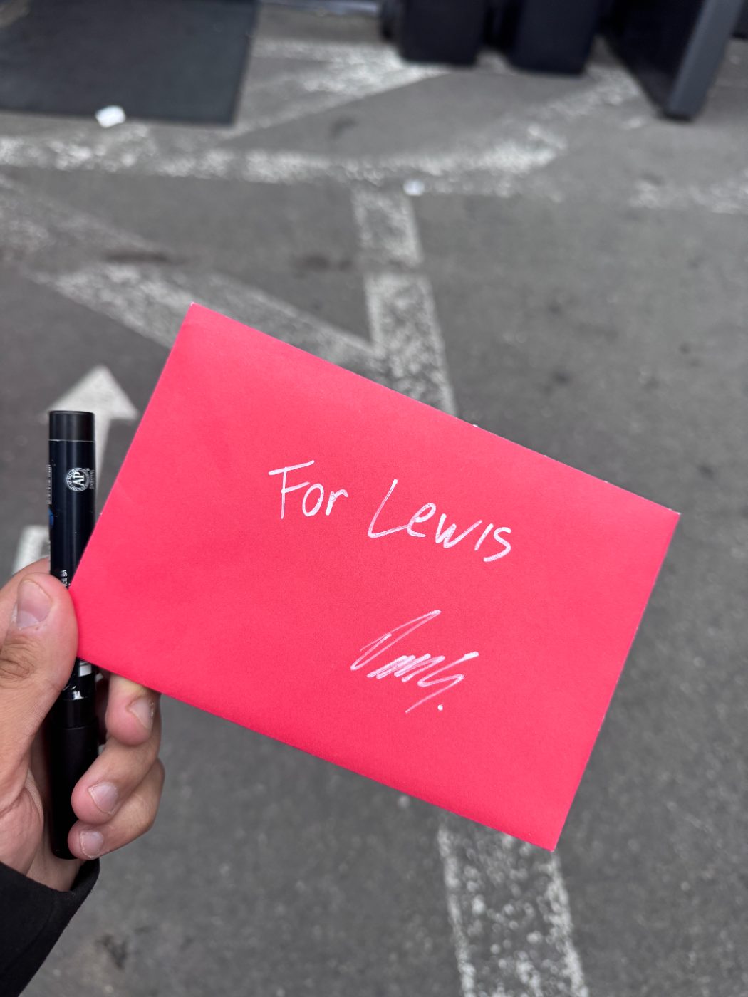 L’enveloppe pour Lewis
