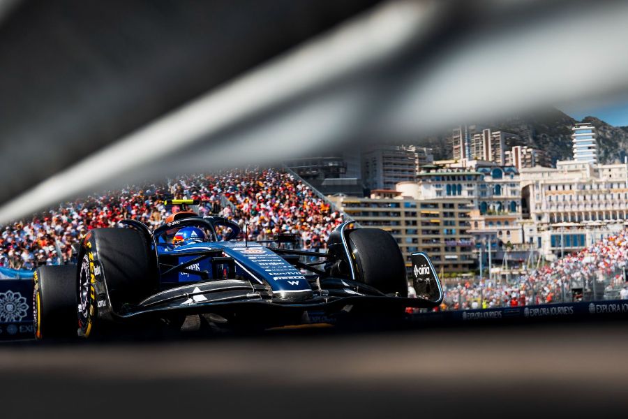 Grand Prix de Monaco 2025 : Dimanche · Course · Sainz entre les glissières, tribunes pleines
