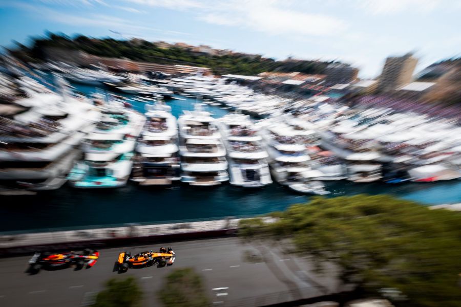Grand Prix de Monaco 2025 : Vendredi · EL2 · Filé au-dessus du port, Red Bull et McLaren sur le quai