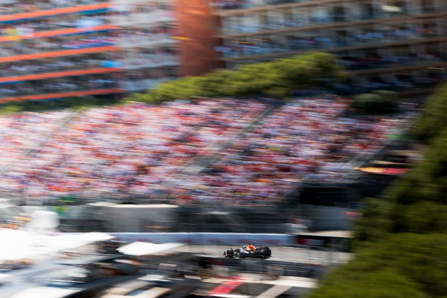 Grand Prix de Monaco 2025 : Dimanche · Course · Verstappen vu depuis les toits, filé sur les tribunes