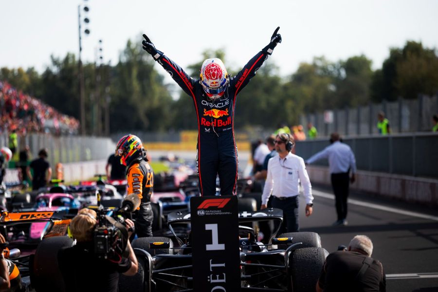 Grand Prix d'Italie 2025, Monza : Dimanche · Parc fermé · Verstappen debout sur sa voiture