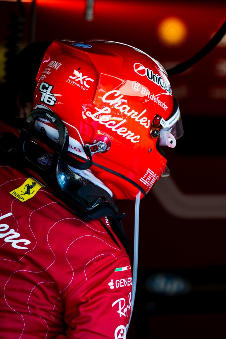 Grand Prix d'Italie 2025, Monza : Dimanche · Grille · Leclerc, casque Monza, dans le garage