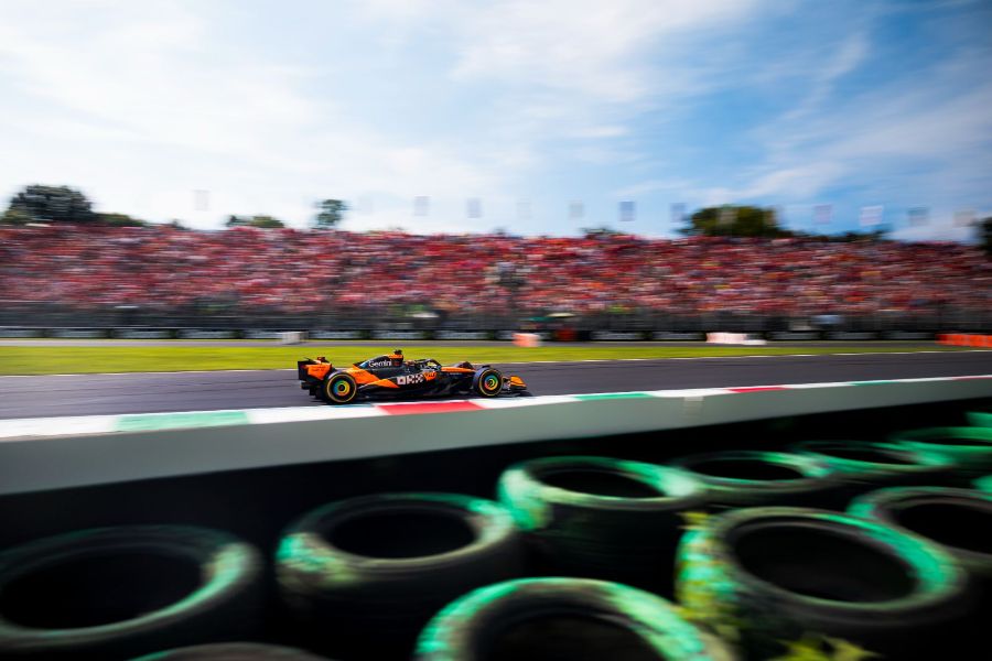 Grand Prix d'Italie 2025, Monza : Dimanche · Course · McLaren derrière la pile de pneus