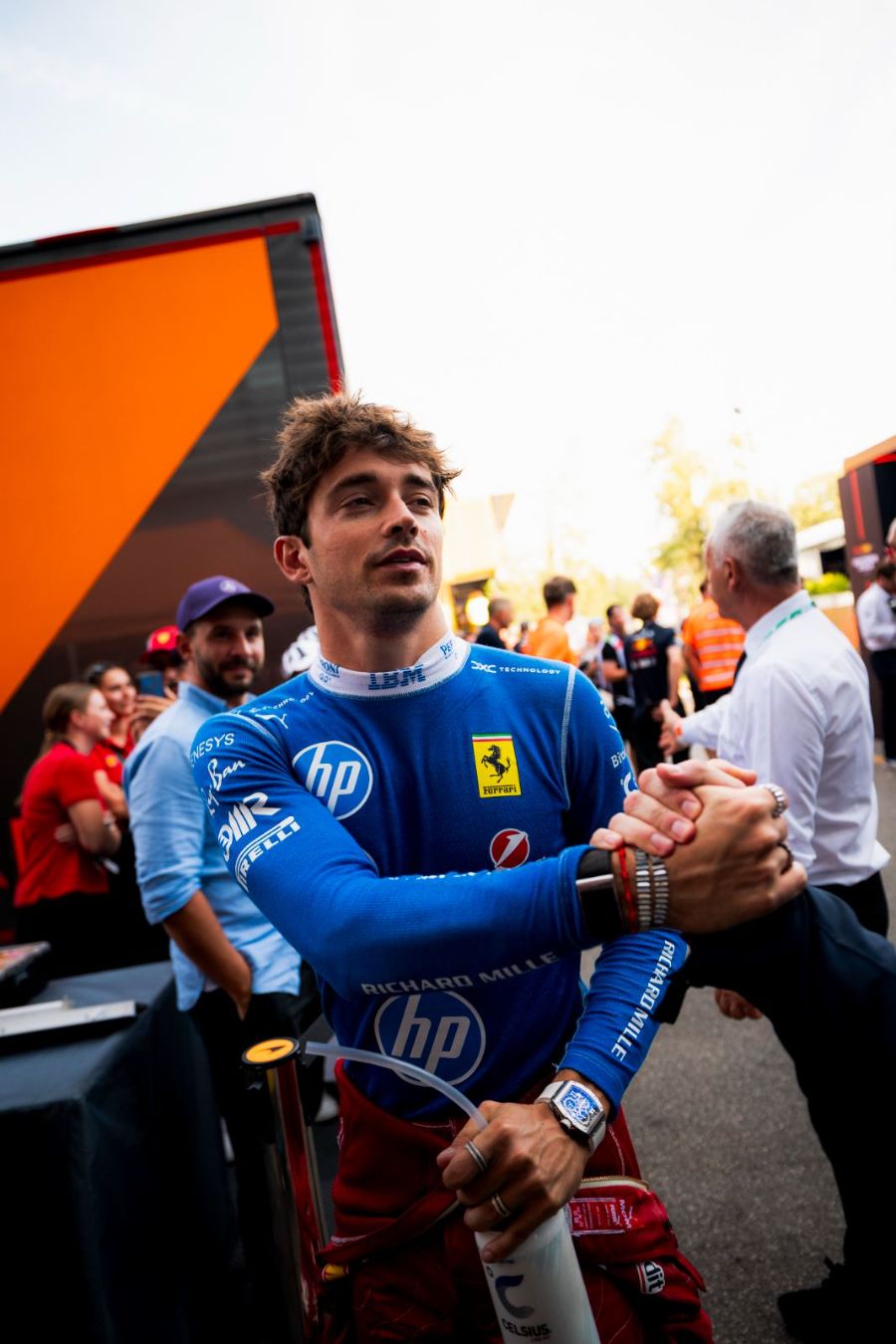 Grand Prix d'Italie 2025, Monza : Dimanche · Paddock · Leclerc en bleu, après la course