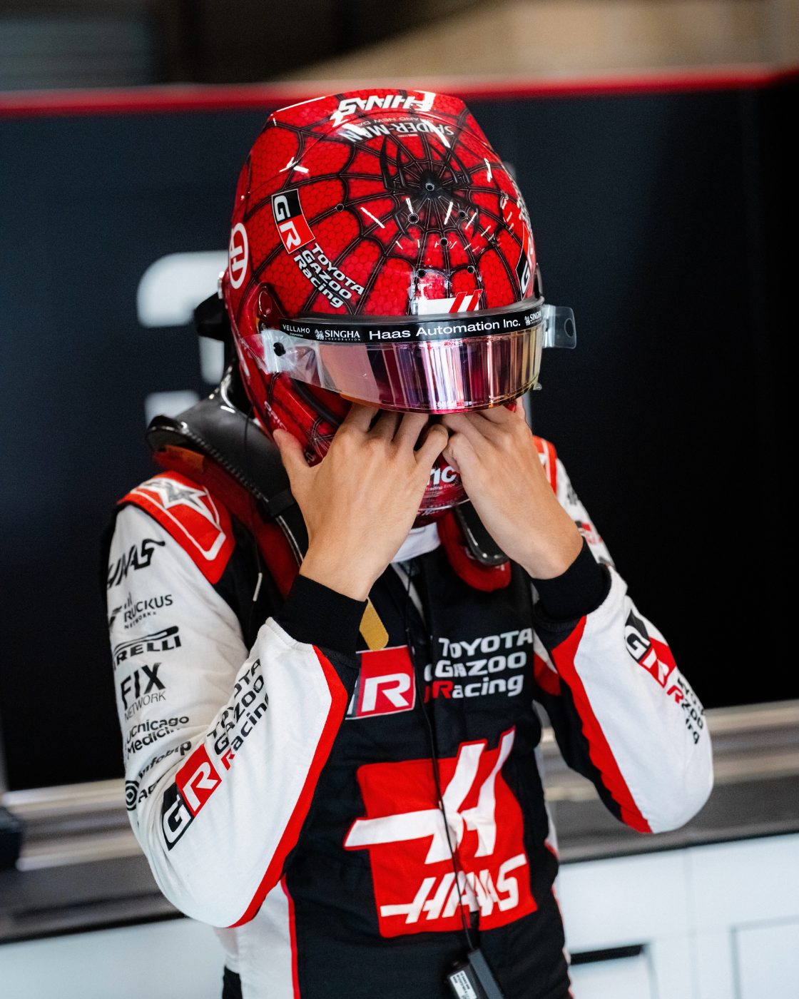 Esteban Ocon ajuste sa visière