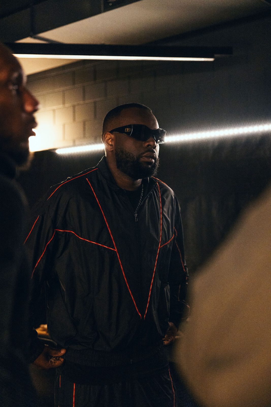 GIMS, Backstage
