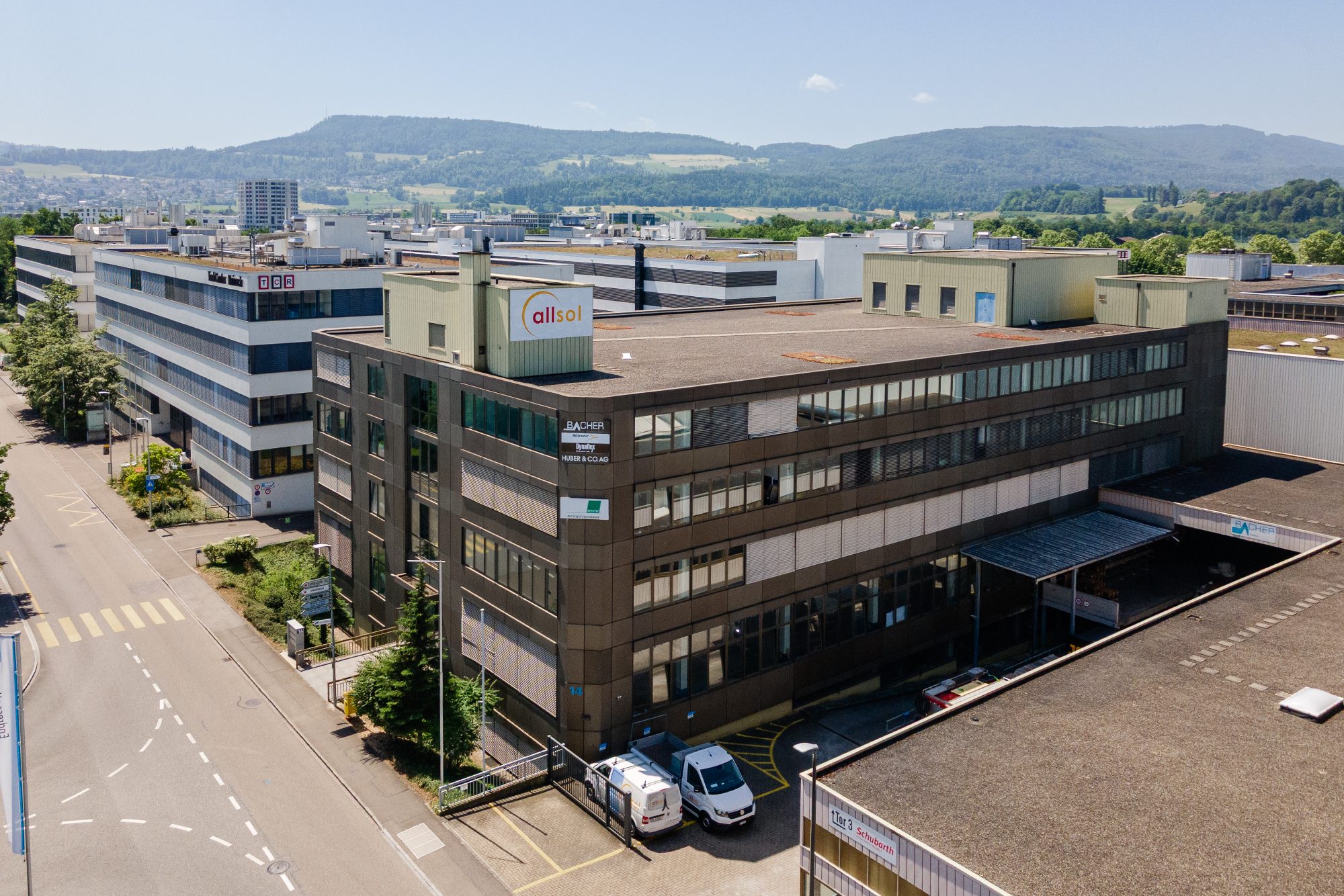 Immo Atelier, vue drone d'un immeuble commercial à Reinach