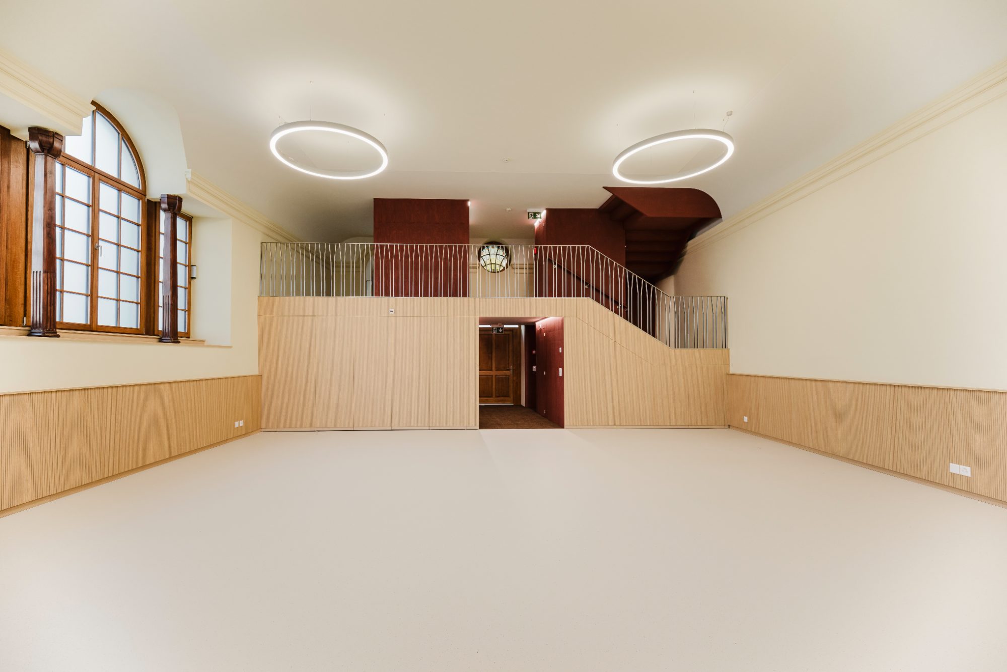 Commune de Payerne, salle rénovée avec mezzanine