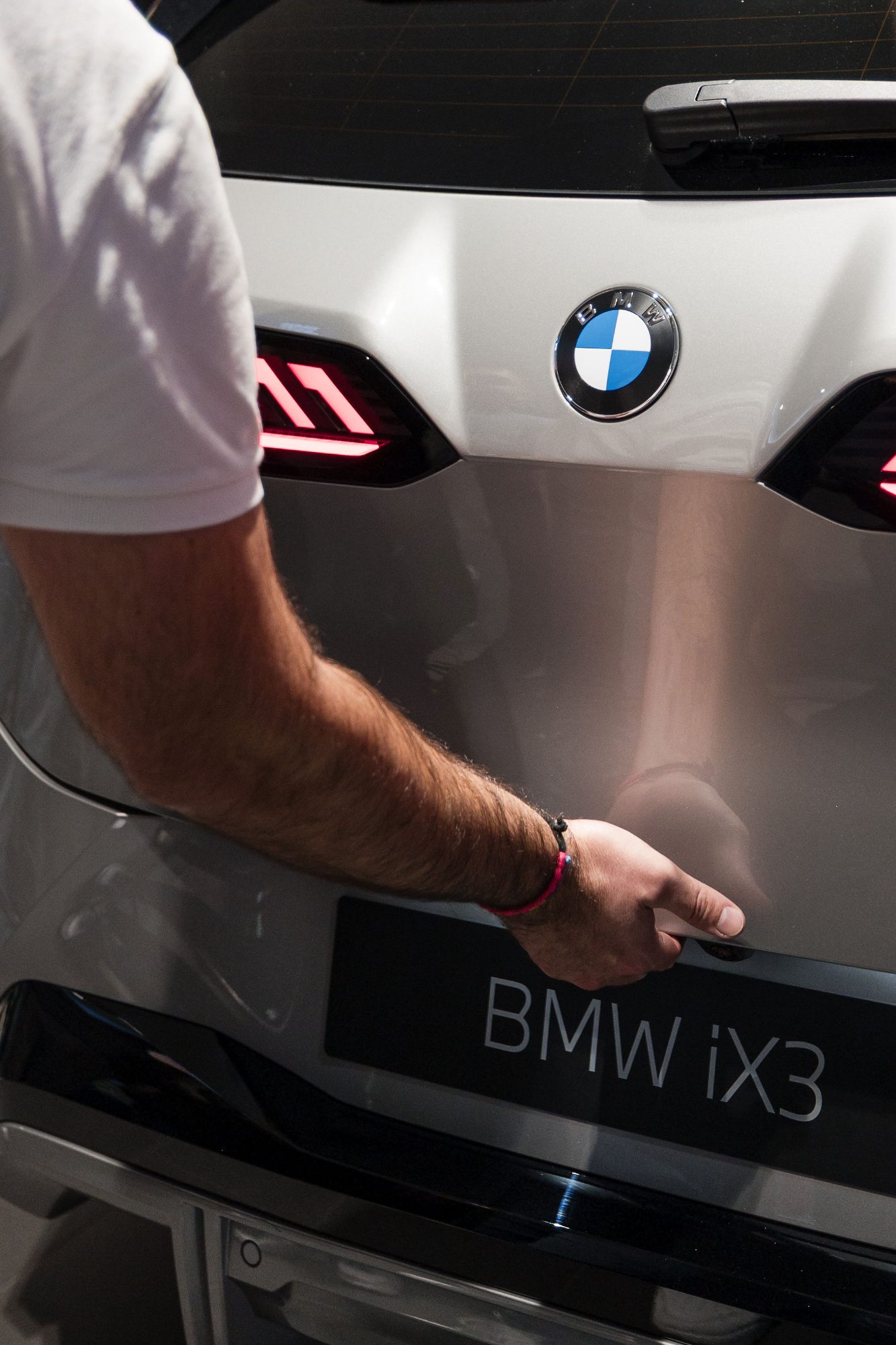 BMW iX3, Emil Frey : L’ouverture du hayon