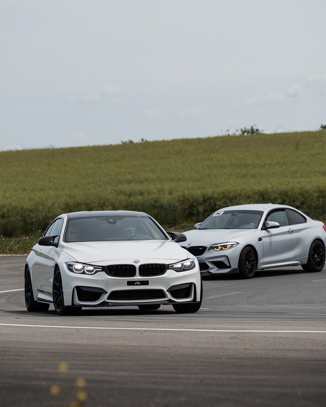 Emil Frey au circuit TCS de Cossonay : Une M4 et une M2 en virage