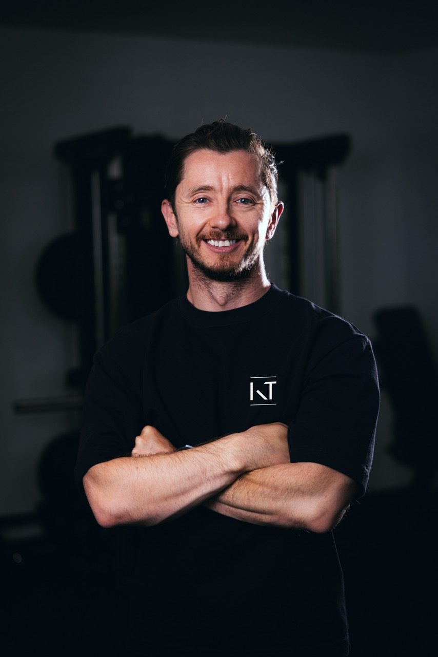 KT, portrait de coach bras croisés